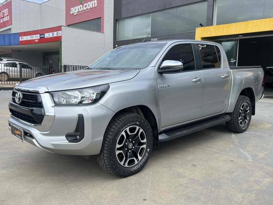 TOYOTA HILUX 2.8 D-4D TURBO DIESEL CD SRV 4X4 AUTOMÁTICO